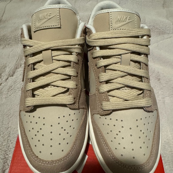 Nike Women’s Dunk Low SE - Picture 6 of 9